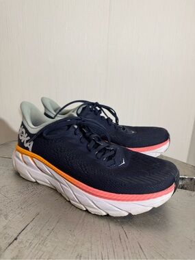 HOKA CLIFTON 7 Tennis Shoes. Size 9. Navy.